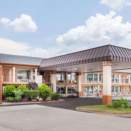 Super 8 By Wyndham Longview/I-20 Motel Exterior photo