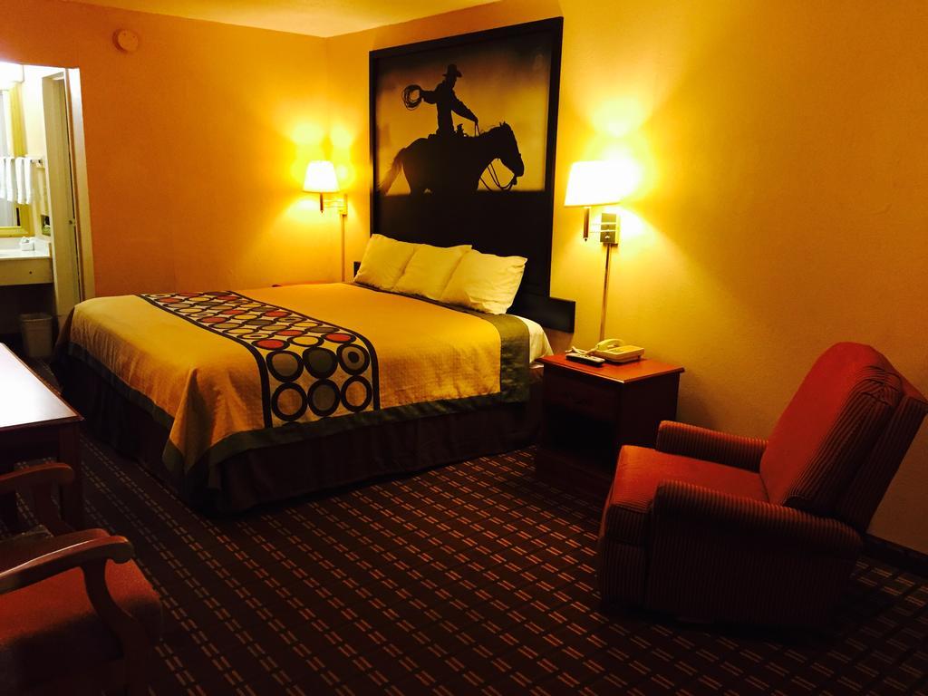 Super 8 By Wyndham Longview/I-20 Motel Exterior photo